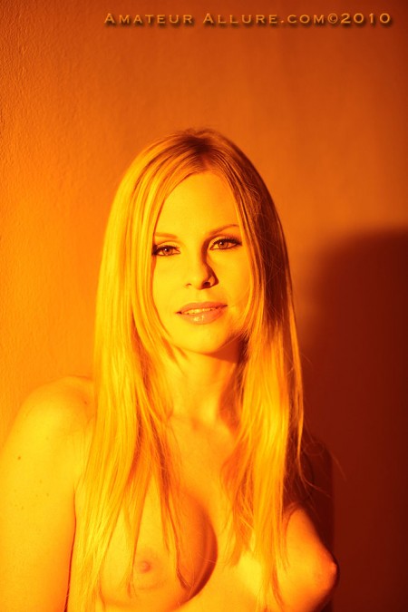 Игривая мамаша Aimee Addison трахается в рот с твердым членом