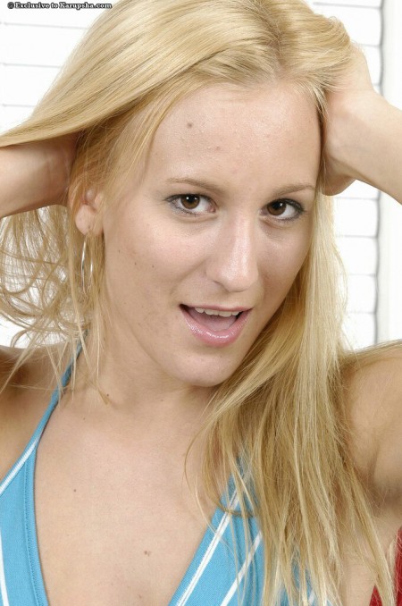 Очаровательная сладенькая блондинка Autumn Westin гордится своей розовой дырочкой