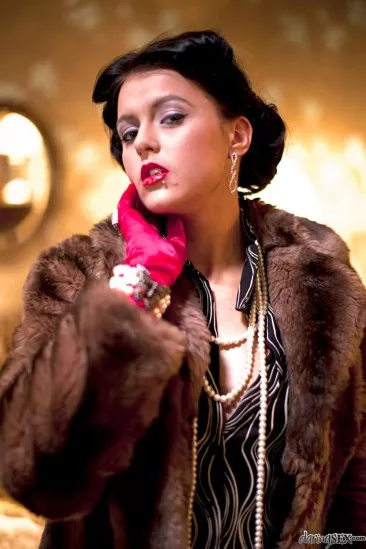 Жесткий взлом киски и оральный секс. Вот что нужно для брюнетки Stacey Lacey!