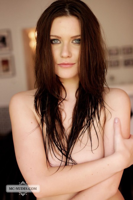 Милая принцесса-подросток Marjana Horstmann выглядит супер-знойно, неважно что она делает