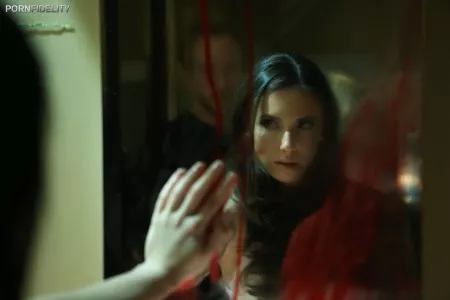 Милая брюнетка Casey Calvert любит фетиш игры и когда над ней доминируют