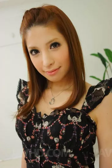 Очаровательная азиатка Tsubasa Aihara играет со своими маленькими титьками и получает член в киску