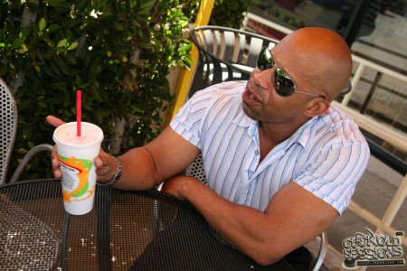 Межрассовая ебля с Vanessa Naughty, которая наставляет рога своему парню