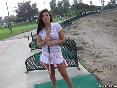 Грудастая азиаточка с проколотыми сосками London Keyes занимается грубым сексом с лысым стариком