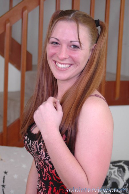 Игривая девушка с хвостиками Kylie Haze показывает свою татуированную грудь и безволосую киску с пухлыми губками