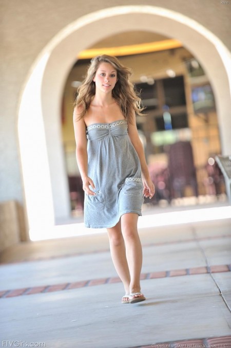 Оператор камеры получил истинное удовольствие сделав много фото с этой сексуальной Riley Jensen