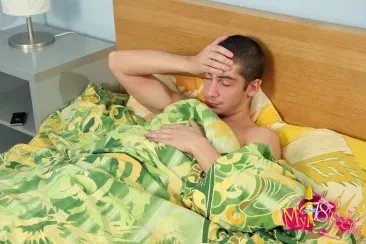 Худощавая, молодая блондинка Aries Nubiles в костюме медсестры жестко дает в попку