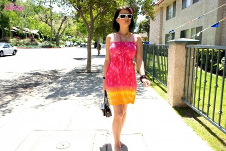 Горячая Bailey Brooks знакомится на улице, затем ее отшлифовывают и жестко трахают