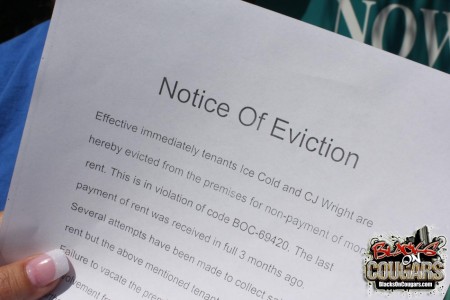 Зрелая дама с формами Desi Foxx дает черному члену трахнуть свою глотку и киску