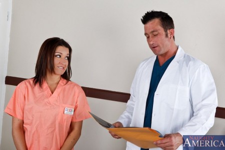 Добрый доктор устроил горячую секс-эпопею с красивой шалавой Ann Marie