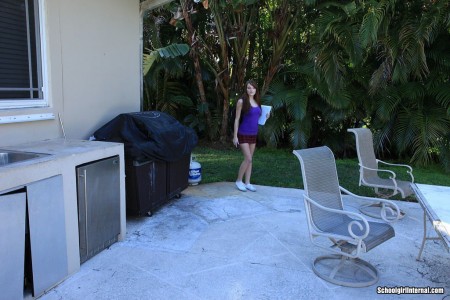 Парень в бандане трахает бритую киску милой девочки Tiffany Haze